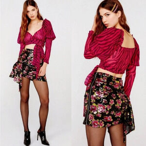 NWT For Love & Lemons||
San Junipero Sequin Skirt in Dahlia
Size Medium